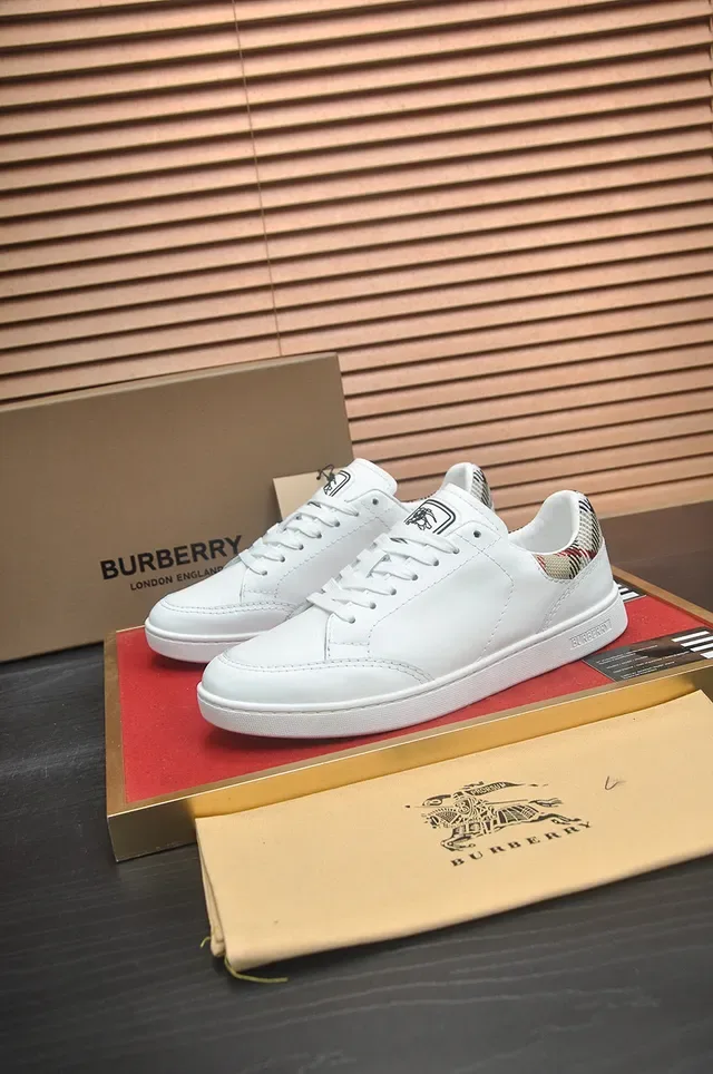 Burberry Lola Sneakers Lifestyle Blanc Multicolore Haut en Cuir Lisse Couture Tonal 3
