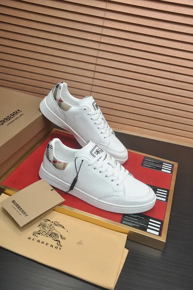 Burberry Lola Sneakers Lifestyle Blanc Multicolore Haut en Cuir Lisse Couture Tonal 5