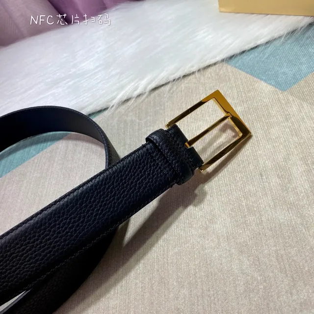 Burberry Navy Gold Pebbled Rectangular Buckle Leather Belt 6