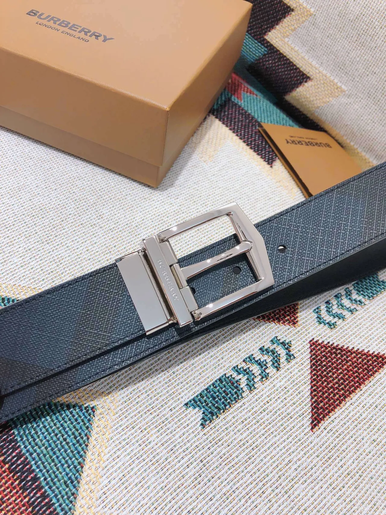 Burberry দ্বিমুখী বেল্ট কালো সিলভার বোনা কাপড় চামড়ার বেল্ট 8