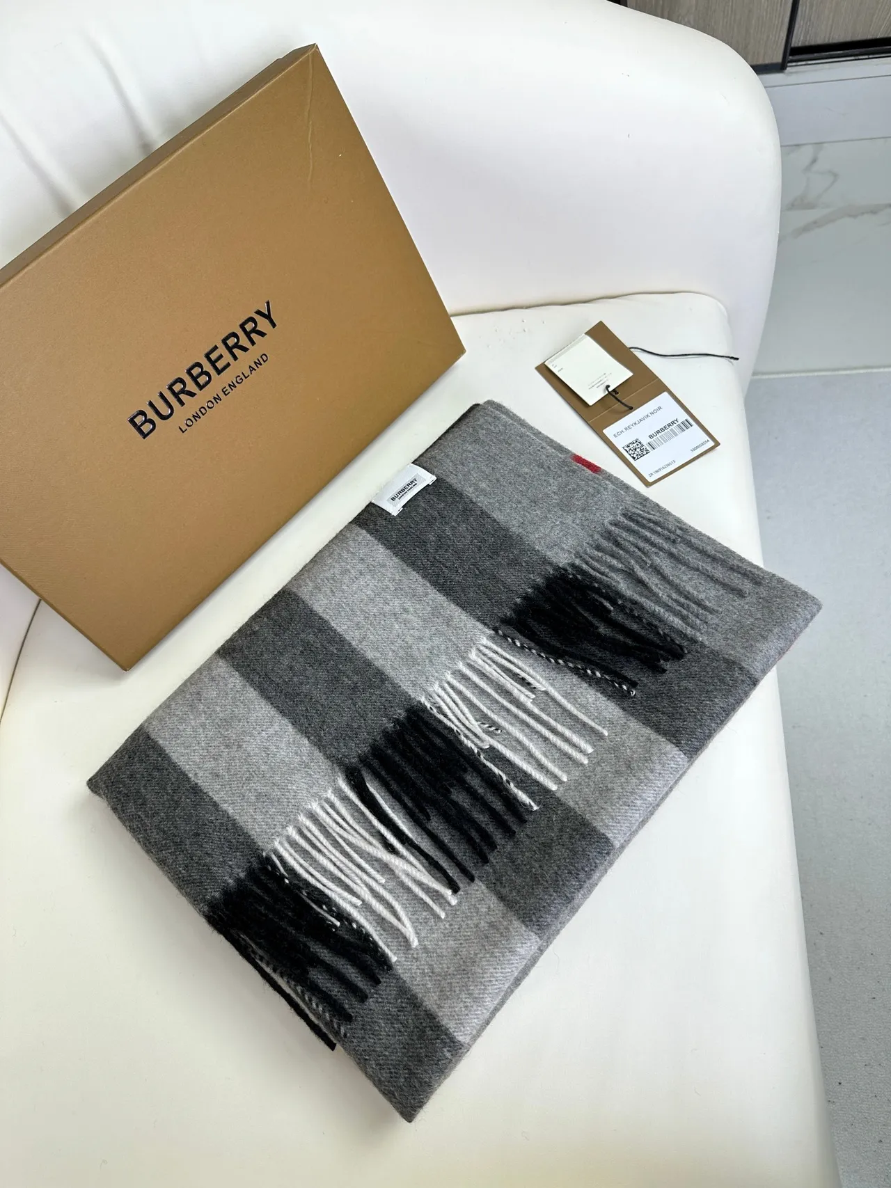 Burberry Reykjavik Noir Cashmere écharpe 6