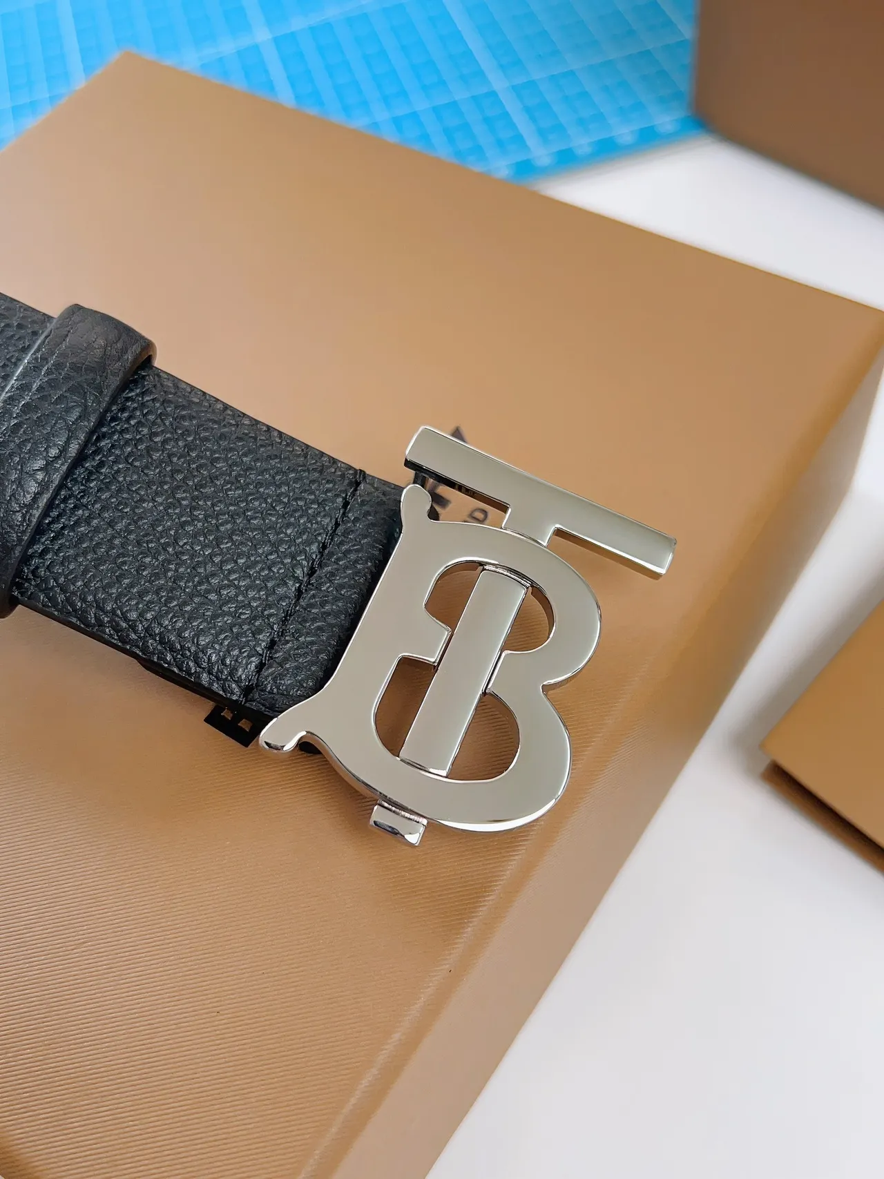 Burberry TB Cinto Preto Prateado texturizado Monogram Fivela Cinto de Couro 6