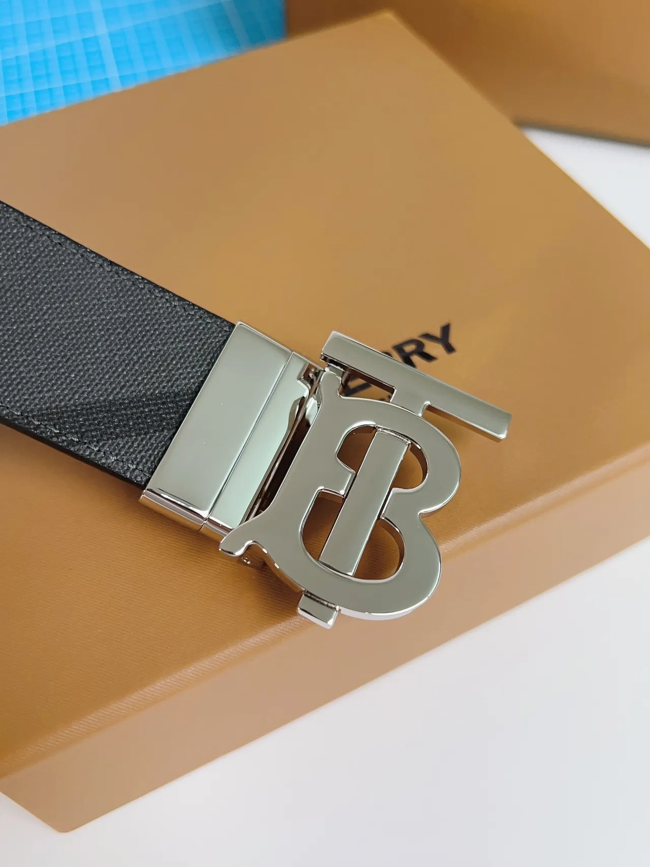Cinto Burberry TB Monogram Cinza Carvão Xadrez Tonal de Couro 5