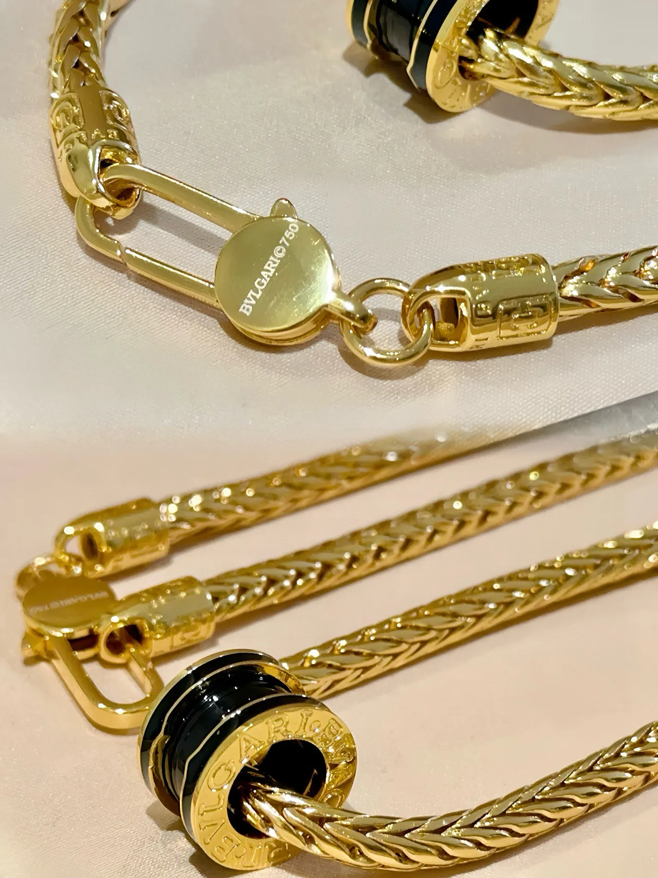 Bvlgari B.zero1 Collier chaîne de maillons de blé tressés noirs dorés en forme de baril avec pendentif 6