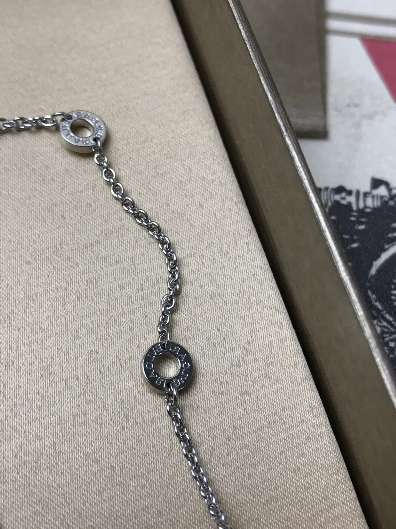 Bvlgari B.zero1 Rock قلادة سيراميك أسود وماس 8