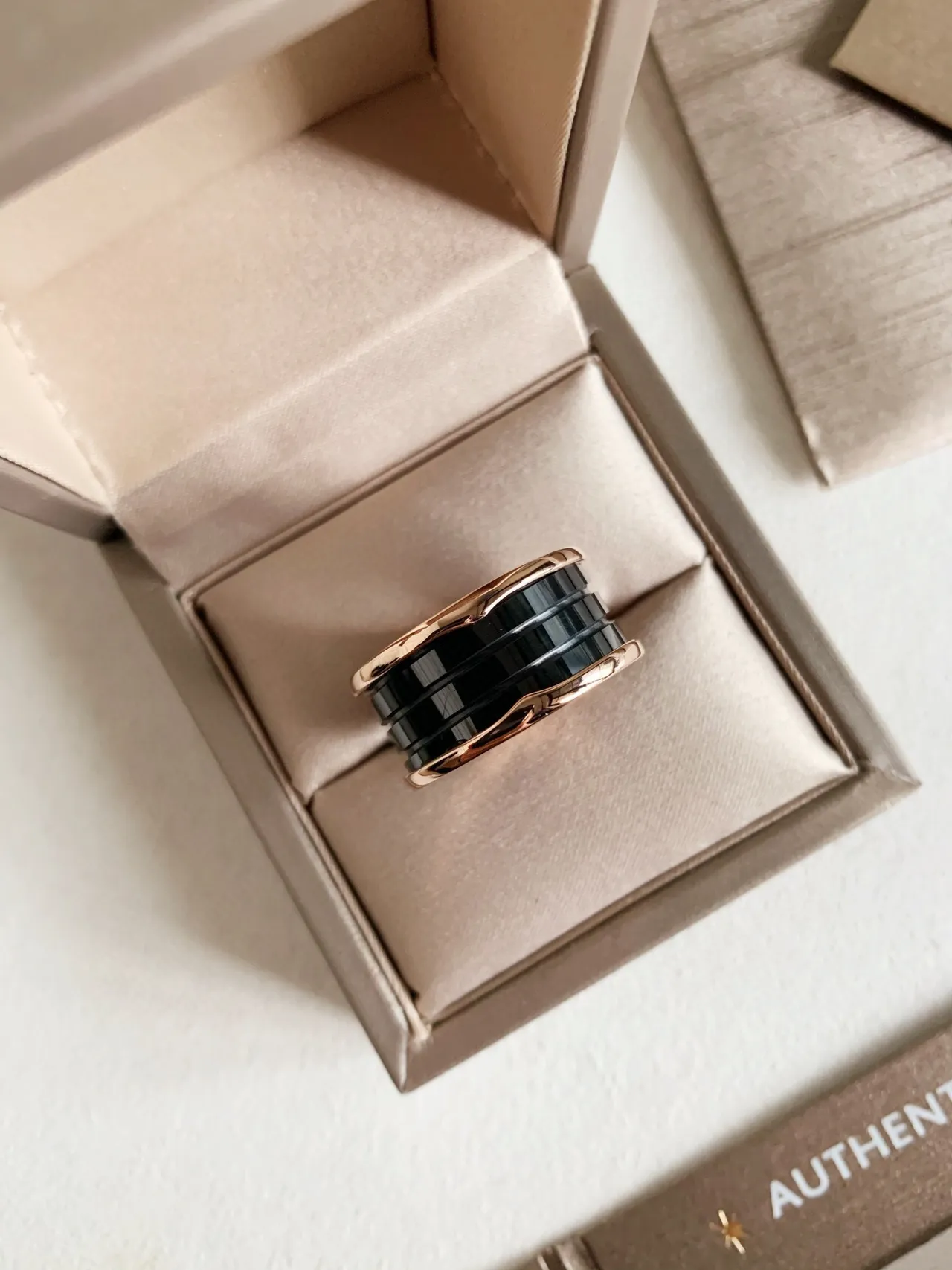 Bvlgari B.zero1 Bague en Or Rose et Céramique Noire 2