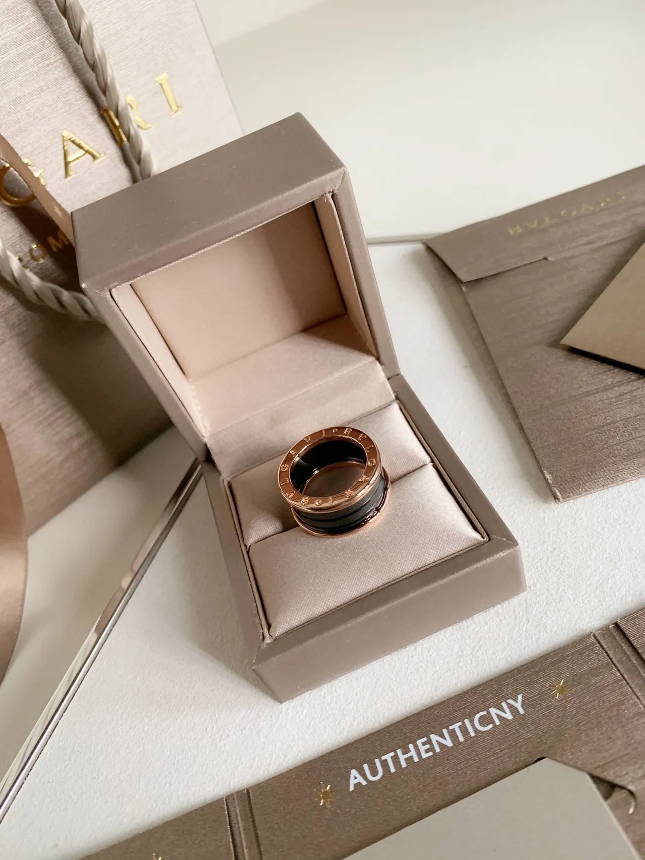 Bvlgari B.zero1 Bague en Or Rose et Céramique Noire 4