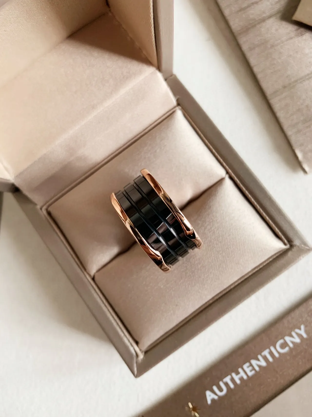 Bvlgari B.zero1 Bague en Or Rose et Céramique Noire 5