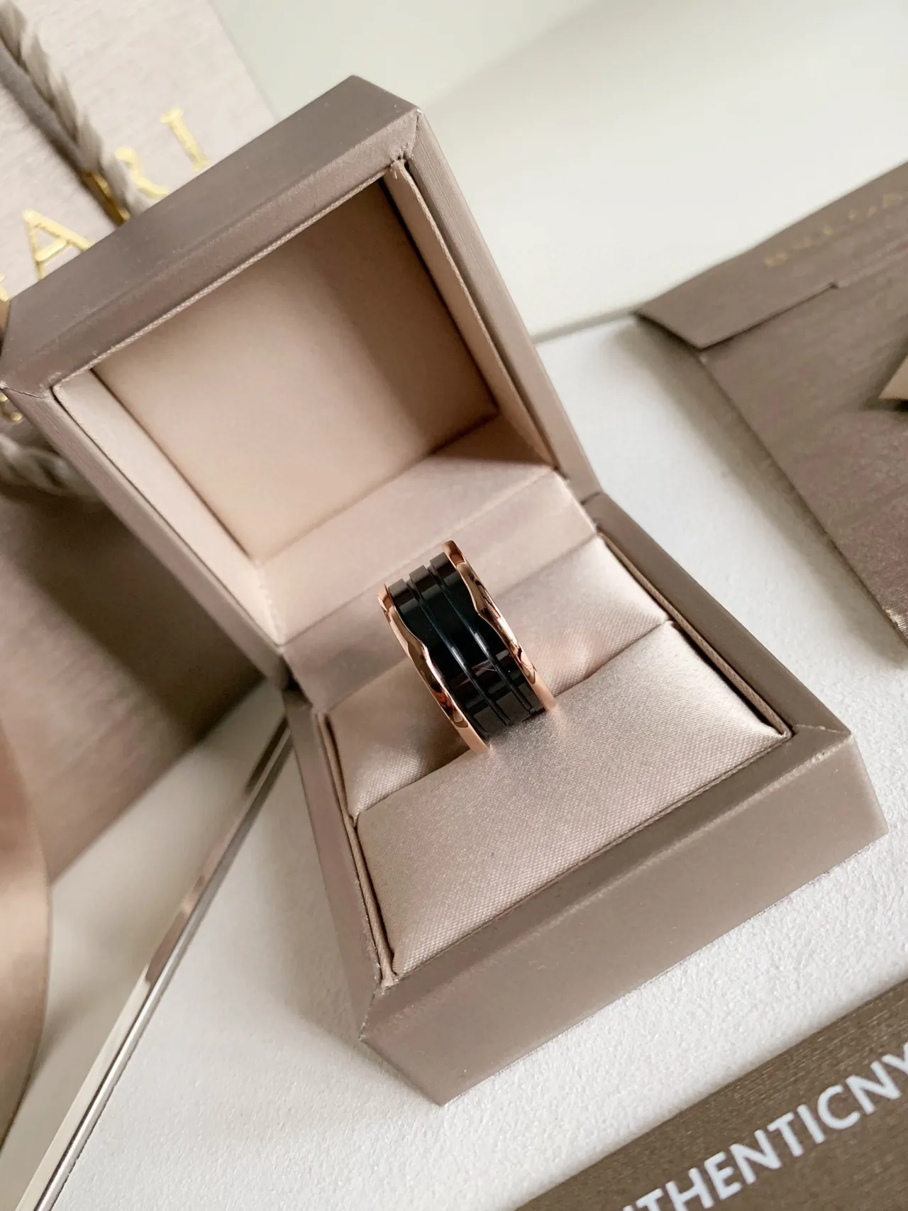 Bvlgari B.zero1 Bague en Or Rose et Céramique Noire 6