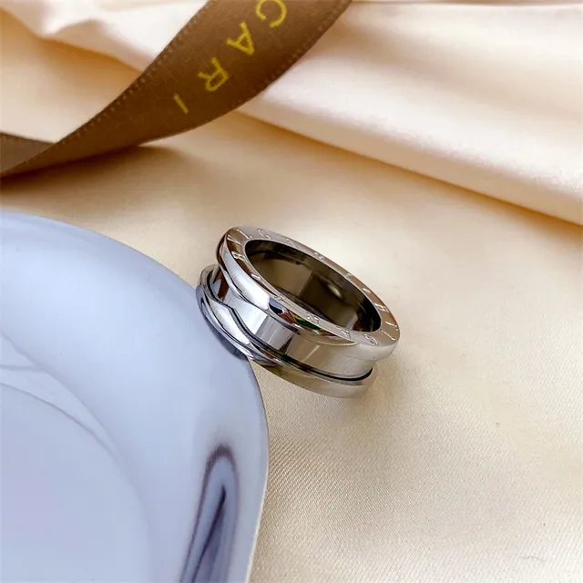 Bvlgari B.zero1 টিউবুলার খোদাই করা স্ট্যাকড রিংস 4