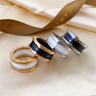 Bvlgari B.zero1 ट्यूबुलर मल्टी-बैंड एंग्रेव्ड सेरामिक रिंग