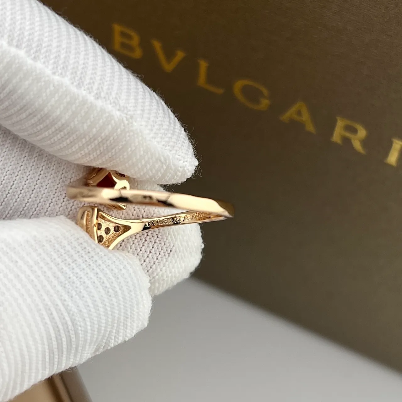 Bvlgari Divas’ Dream motivo de leque anel aberto dourado multi-pedra 2