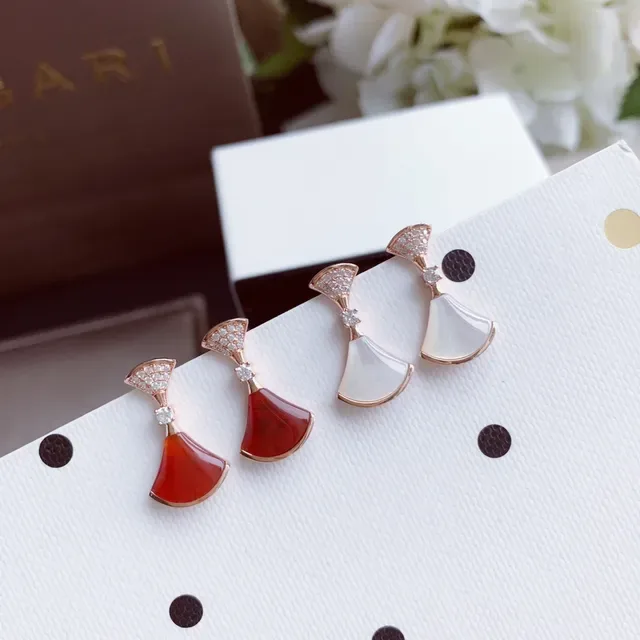 Bvlgari Divas’ Dream পাখা আকৃতির কার্নেলিয়ান এবং মাদার-অফ-পার্ল কানের দুল 4