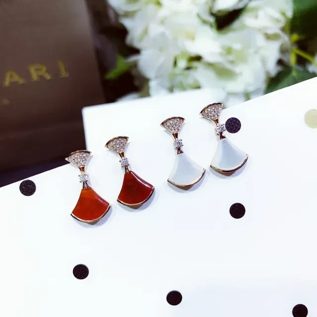Bvlgari Divas’ Dream পাখা আকৃতির কার্নেলিয়ান এবং মাদার-অফ-পার্ল কানের দুল 5
