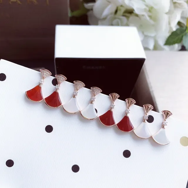Bvlgari Divas’ Dream পাখা আকৃতির কার্নেলিয়ান এবং মাদার-অফ-পার্ল কানের দুল 6