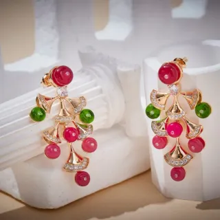 Bvlgari Divas’ Dream লাল ও সবুজ রত্ন পাখা মোটিফ কানের দুল