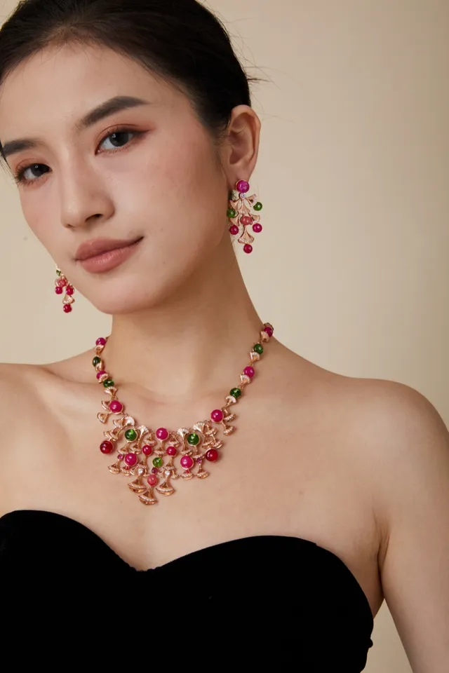 Bvlgari Divas’ Dream Boucles d'oreilles en gemmes rouges et vertes au motif de ventilateur 4