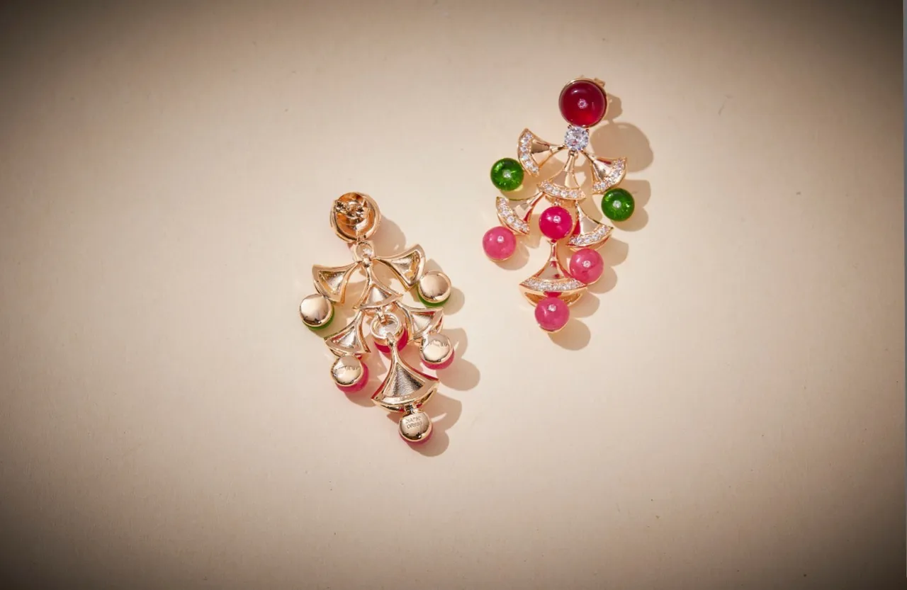 Bvlgari Divas’ Dream Boucles d'oreilles en gemmes rouges et vertes au motif de ventilateur 6
