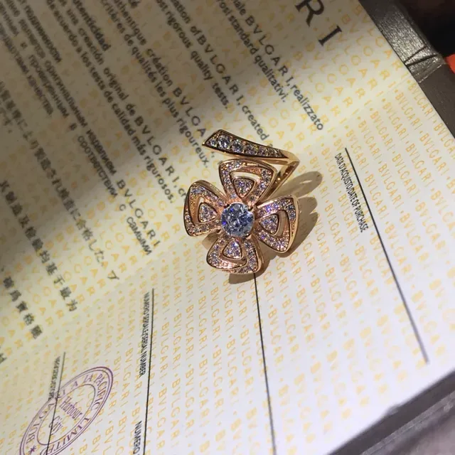 Bague Bvlgari Fiorever Floral Pavé-Set Gemme Bleue 3