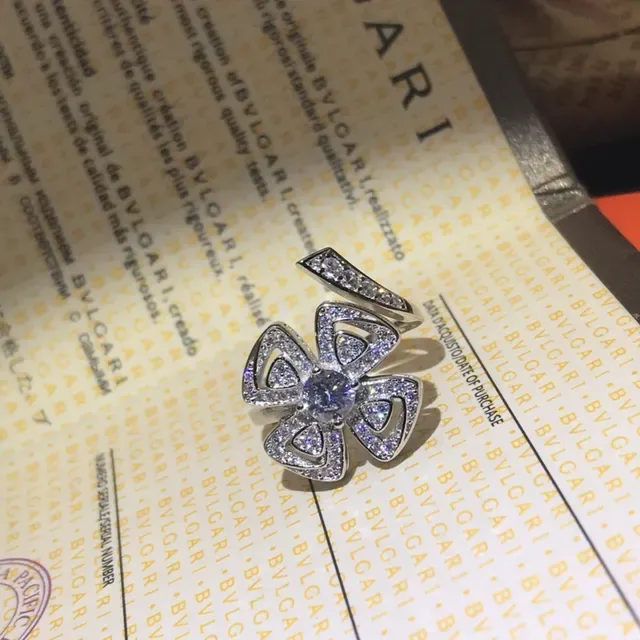 Bague Bvlgari Fiorever Floral Pavé-Set Gemme Bleue 4