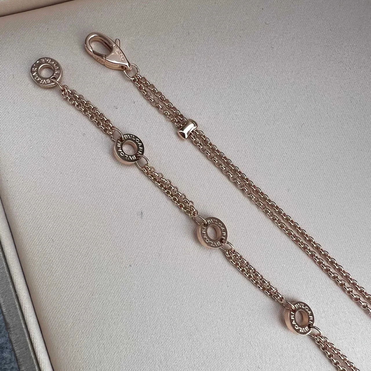 Bvlgari Colar dourado com pingente de barra de sorvete verde e design de corrente dupla 3