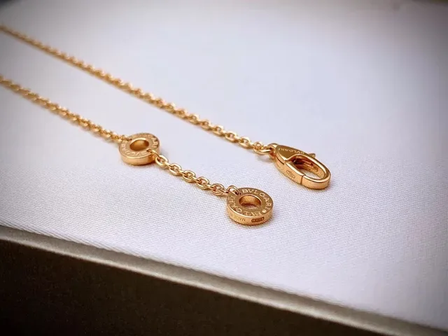Collier Bvlgari Or Multicolore Pendentif Géométrique à Blocs avec Inlay Multi-Pierres 4