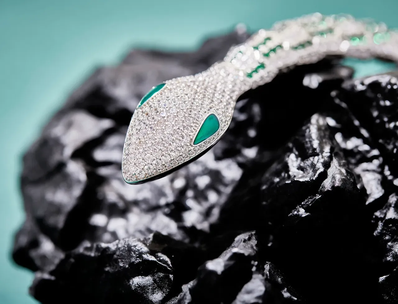 Bvlgari Serpenti High Jewelry Emerald and Diamond Snake Necklace 3
