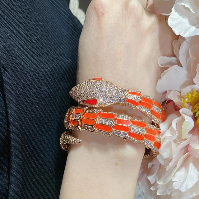 Bvlgari Serpenti Bracelet de Serpent en Émail Orange et Diamants Pavé Enroulé 9