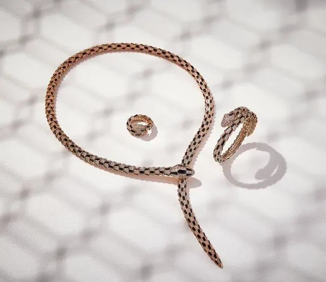 Bvlgari Serpenti Collier en Or Rose avec Onyx Noir et Diamants 5