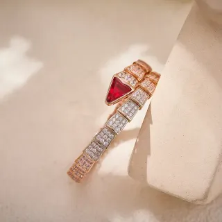 Bvlgari Serpenti गुलाबी सोना लाल रूबी और डायमंड कॉइल ब्रेसलेट