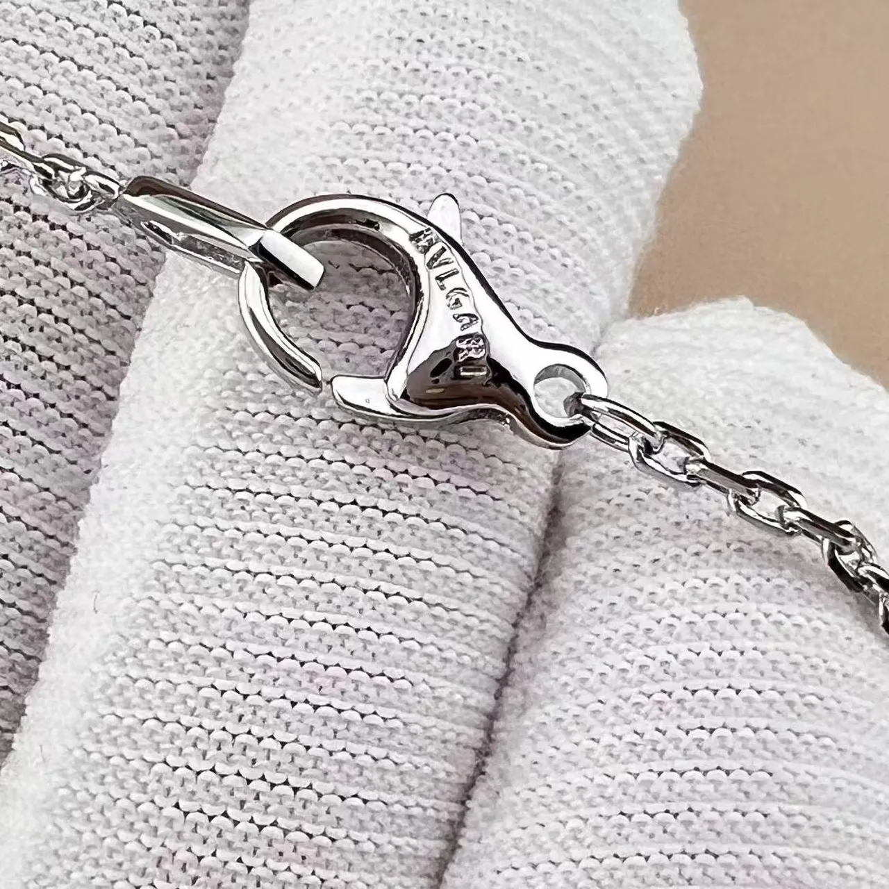 Bvlgari Serpenti قلادة رأس الثعبان 2