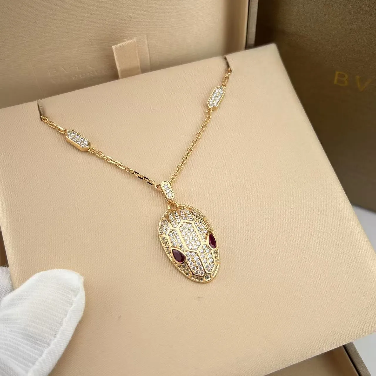 Bvlgari Serpenti قلادة رأس الثعبان 7