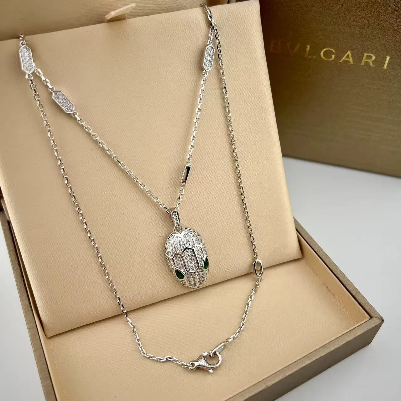 Bvlgari Serpenti قلادة رأس الثعبان 8