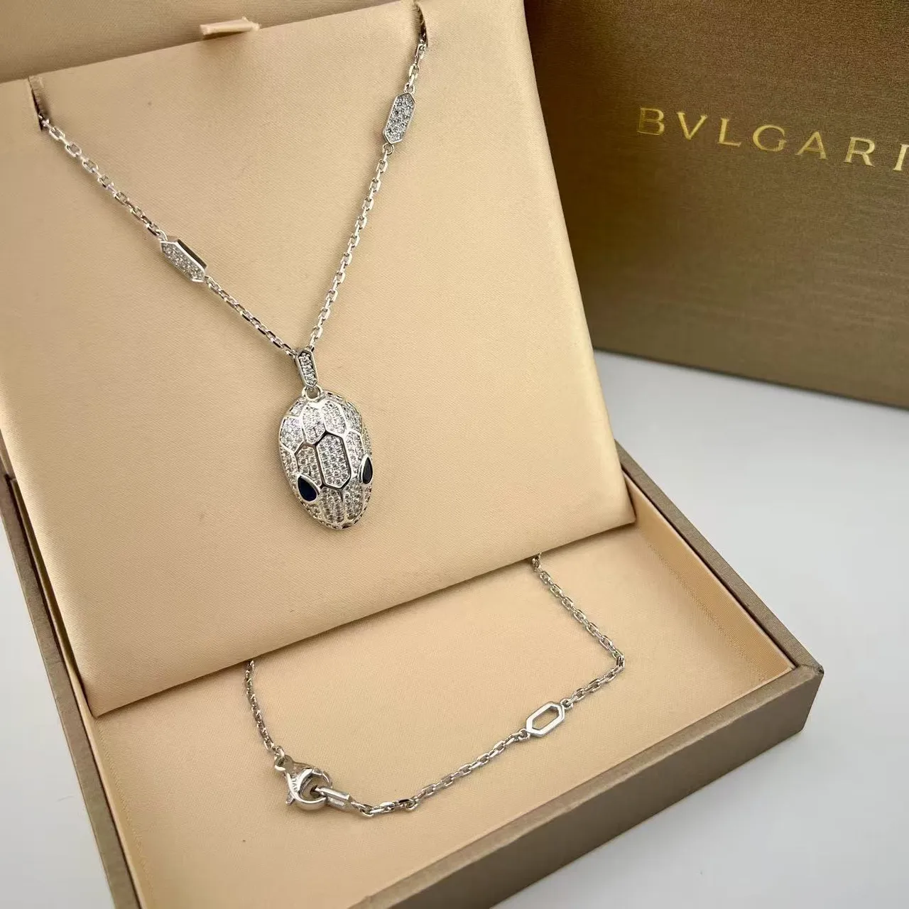 Bvlgari Serpenti قلادة رأس الثعبان 10