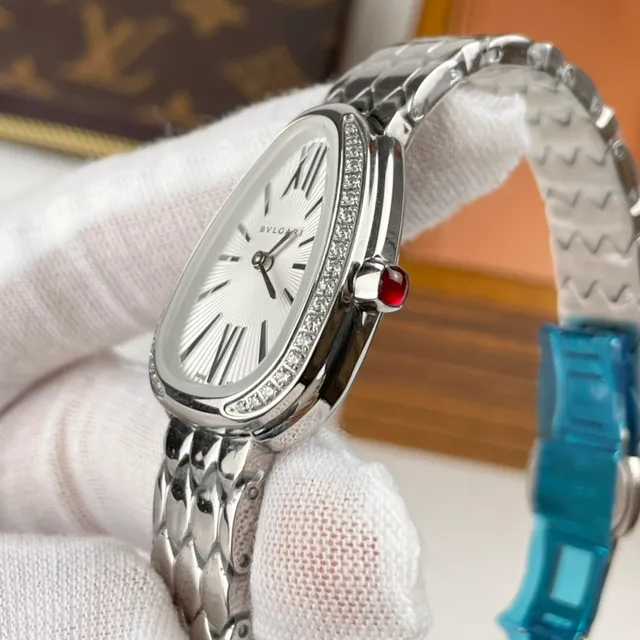 Bvlgari Serpenti Relógio mecânico com bisel de diamantes em forma de lágrima 2