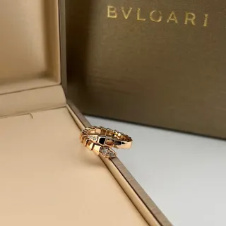 Bvlgari Serpenti Viper गुलाबी सोना काली एनामेल डायमंड रिंग