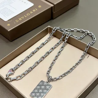 Bvlgari সিলভার টোন খোদাই করা আয়তাকার পেন্ডেন্ট নেকলেস