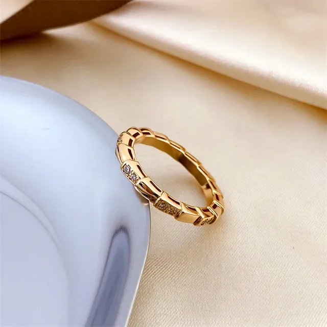 Bvlgari Tubogas সোনালি মাদার অফ পার্ল এবং পেভ স্টোন আংটি 3