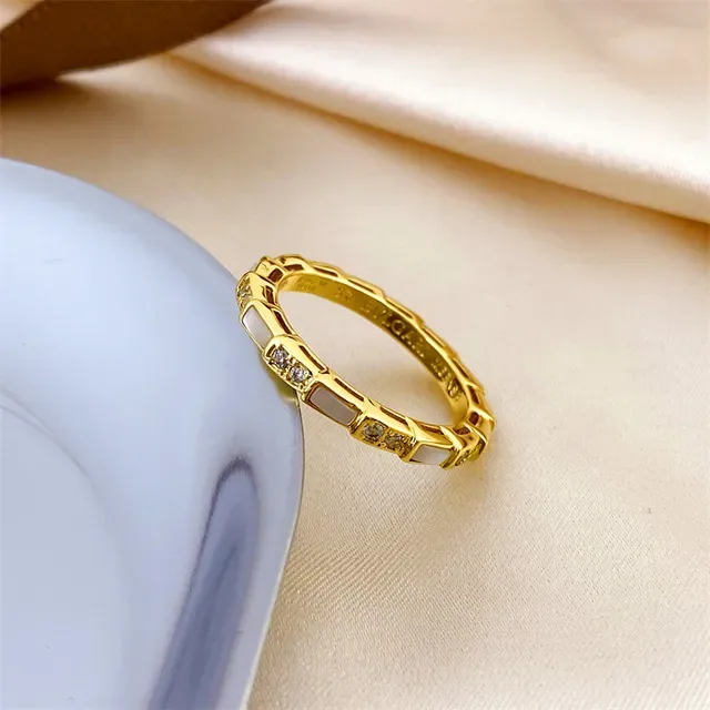 Bvlgari Tubogas সোনালি মাদার অফ পার্ল এবং পেভ স্টোন আংটি 9