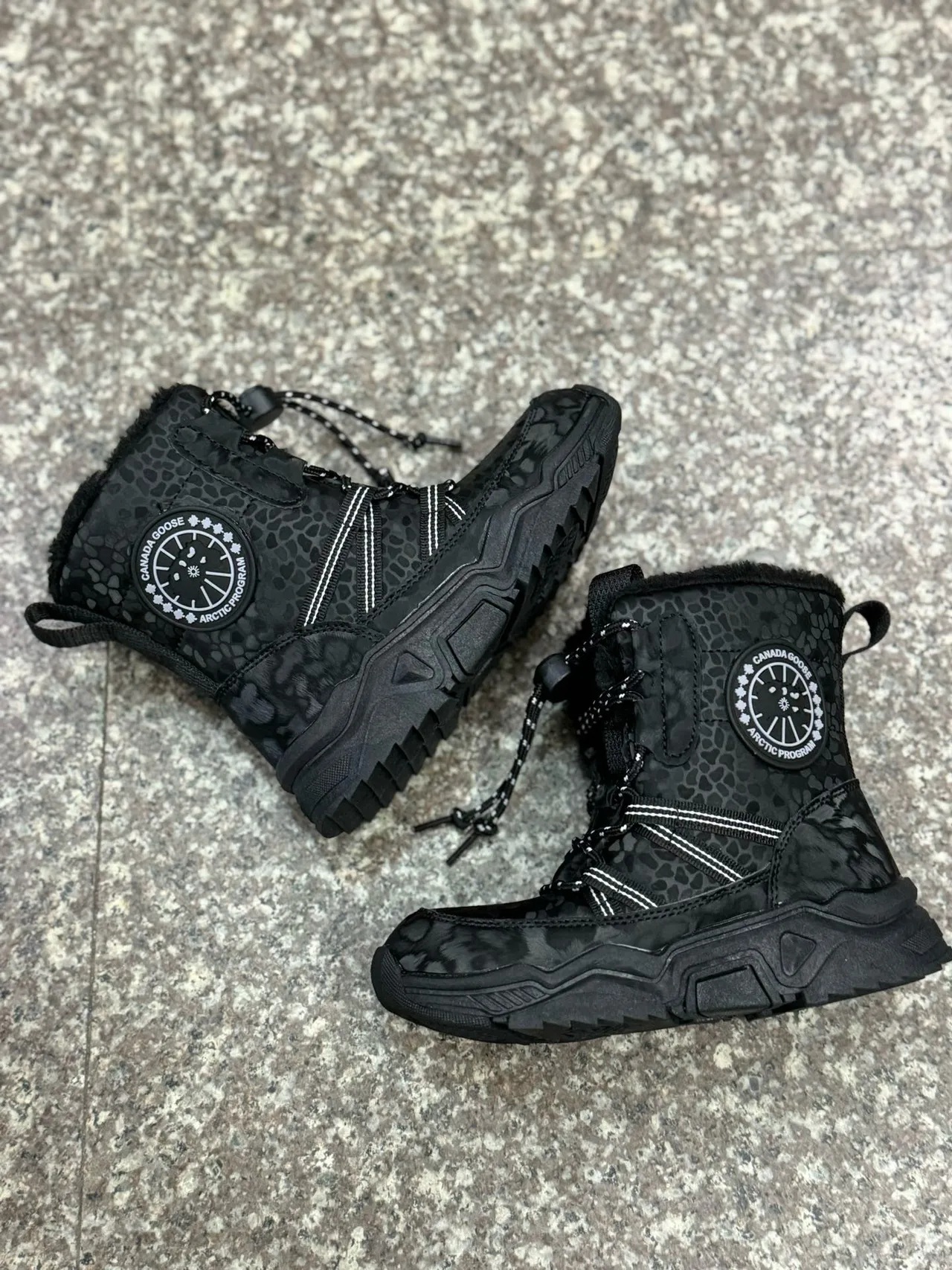 Canada Goose Arctic Program Estampado de Leopardo Botas de Nieve Negro para Niños 8