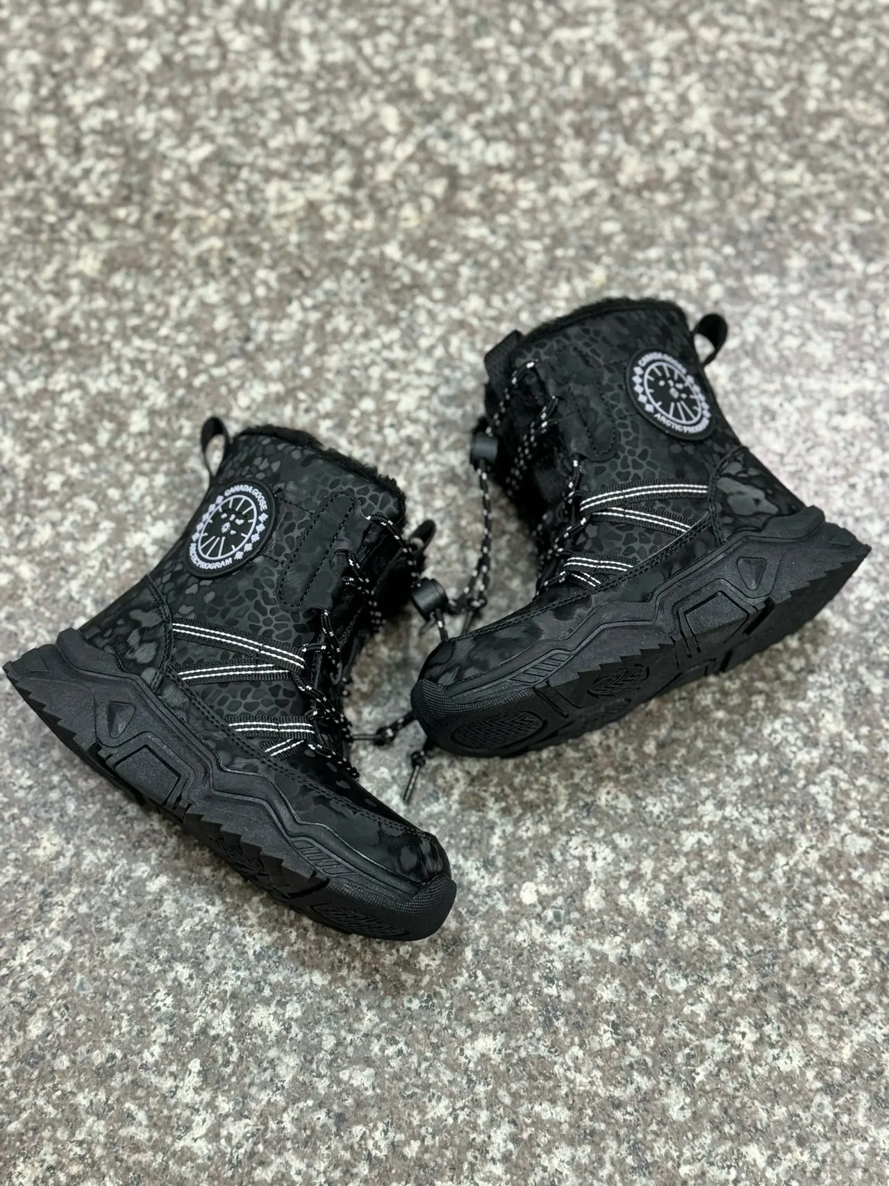 Canada Goose Arctic Program Estampado de Leopardo Botas de Nieve Negro para Niños 9