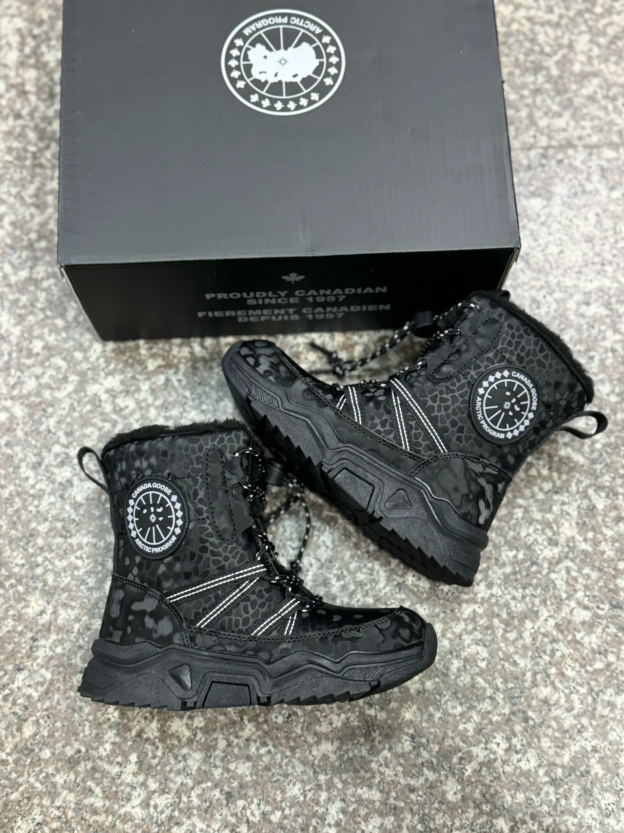 Canada Goose Arctic Program Estampado de Leopardo Botas de Nieve Negro para Niños 10