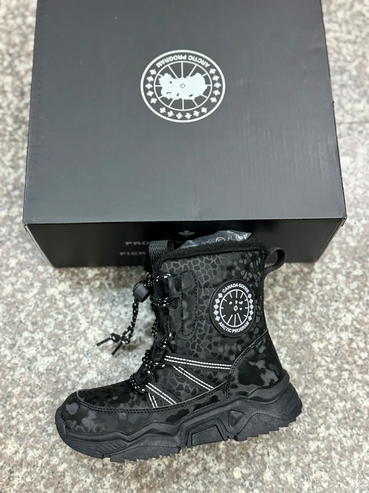 Canada Goose Arctic Program Estampado de Leopardo Botas de Nieve Negro para Niños 11