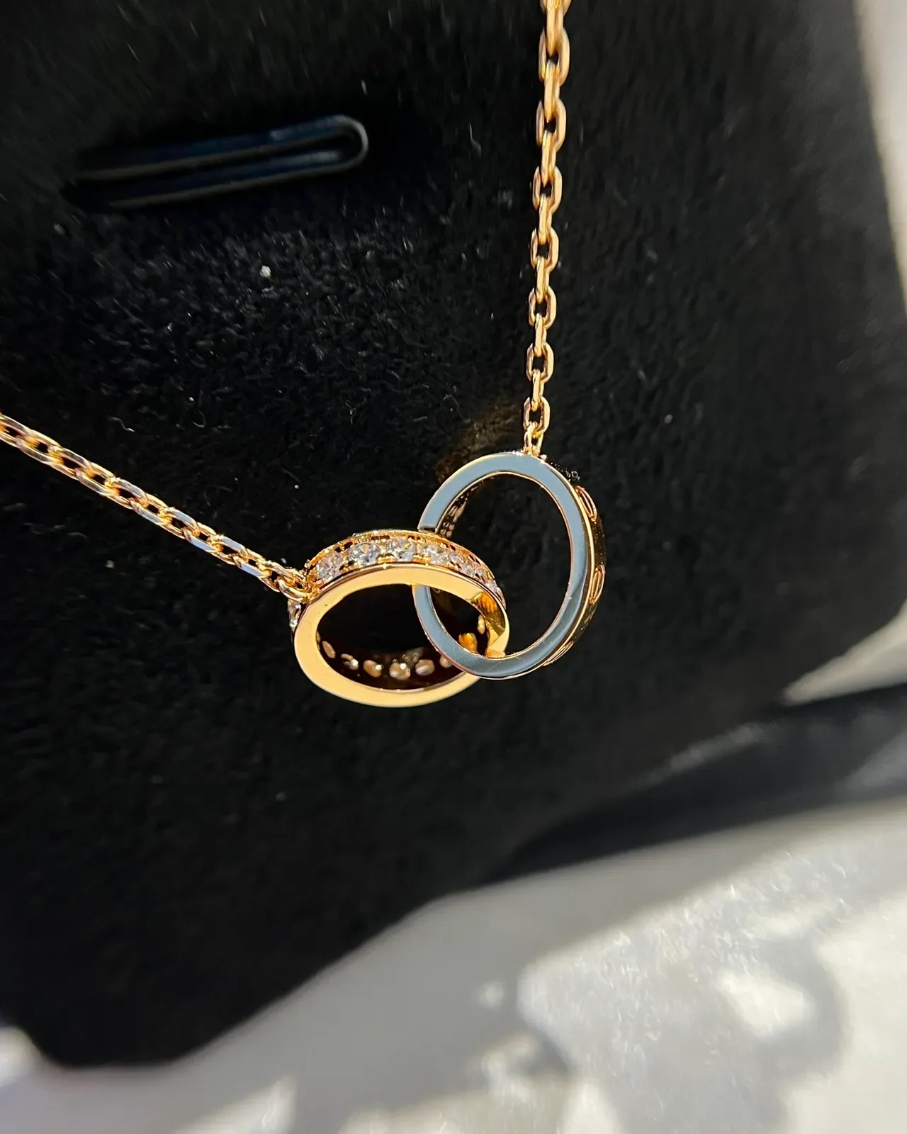 Cartier Double Ring Gold Black Interlocking Pendant Pavé Diamond Setting Necklace 5