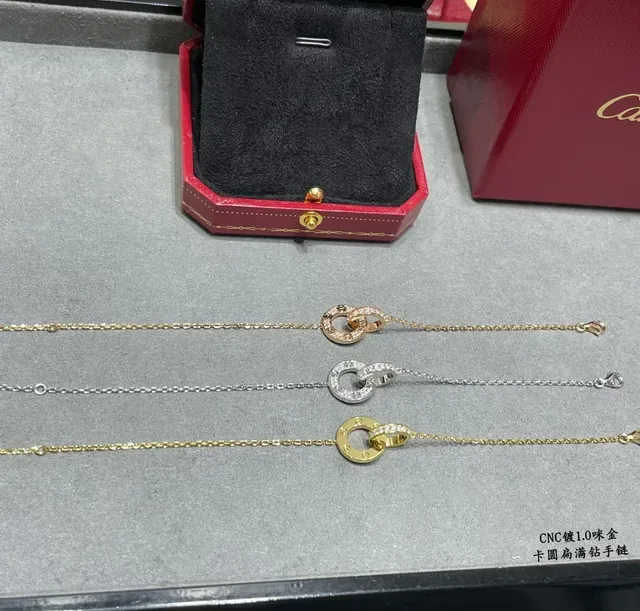 Cartier Bracelet or et argent motif double cercle entrelacé pavé pierres transparentes 3