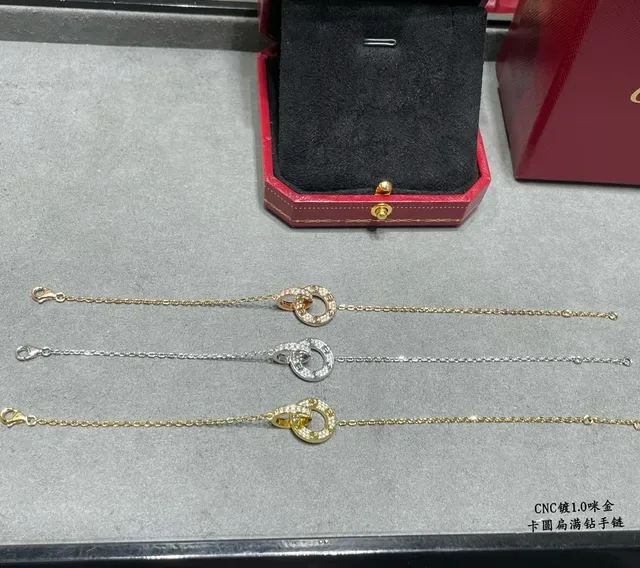 Cartier Bracelet or et argent motif double cercle entrelacé pavé pierres transparentes 4