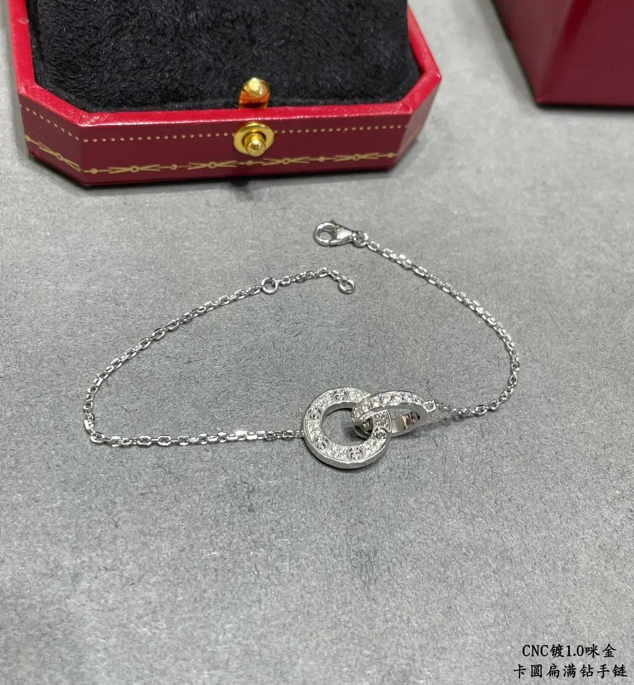 Cartier Bracelet or et argent motif double cercle entrelacé pavé pierres transparentes 5