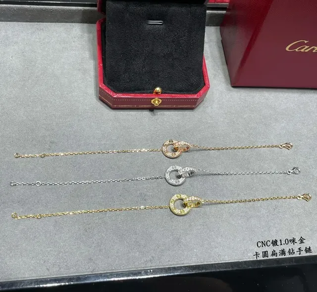Cartier Bracelet or et argent motif double cercle entrelacé pavé pierres transparentes 8