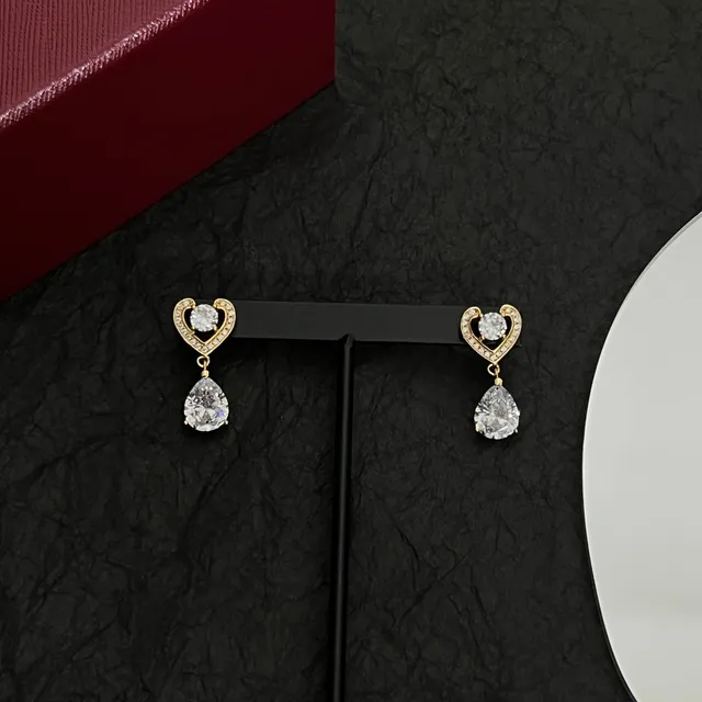 Cartier Brincos de coração e lágrima 5