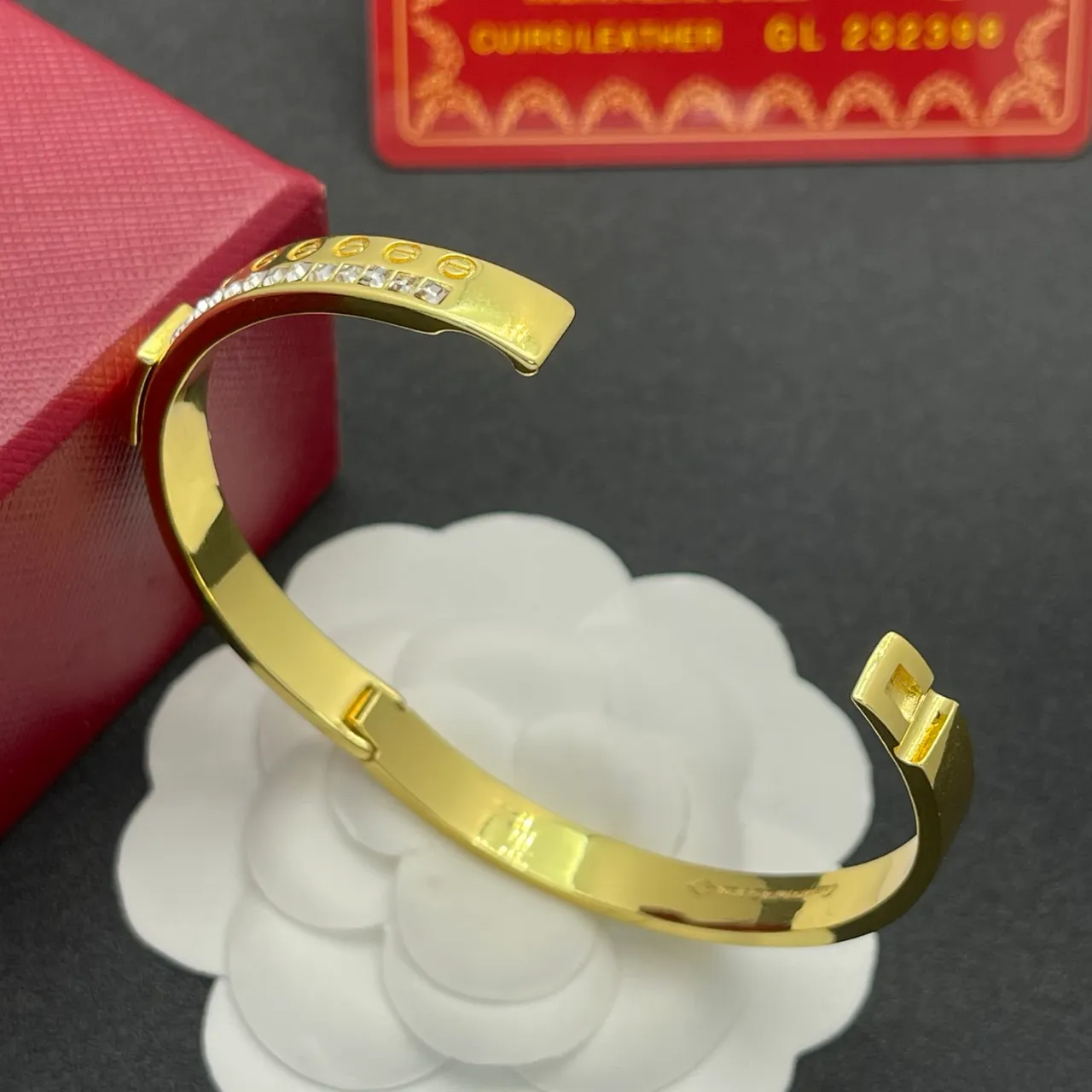 Cartier Juste un Clou Bracelet en or pavé de cristal 4